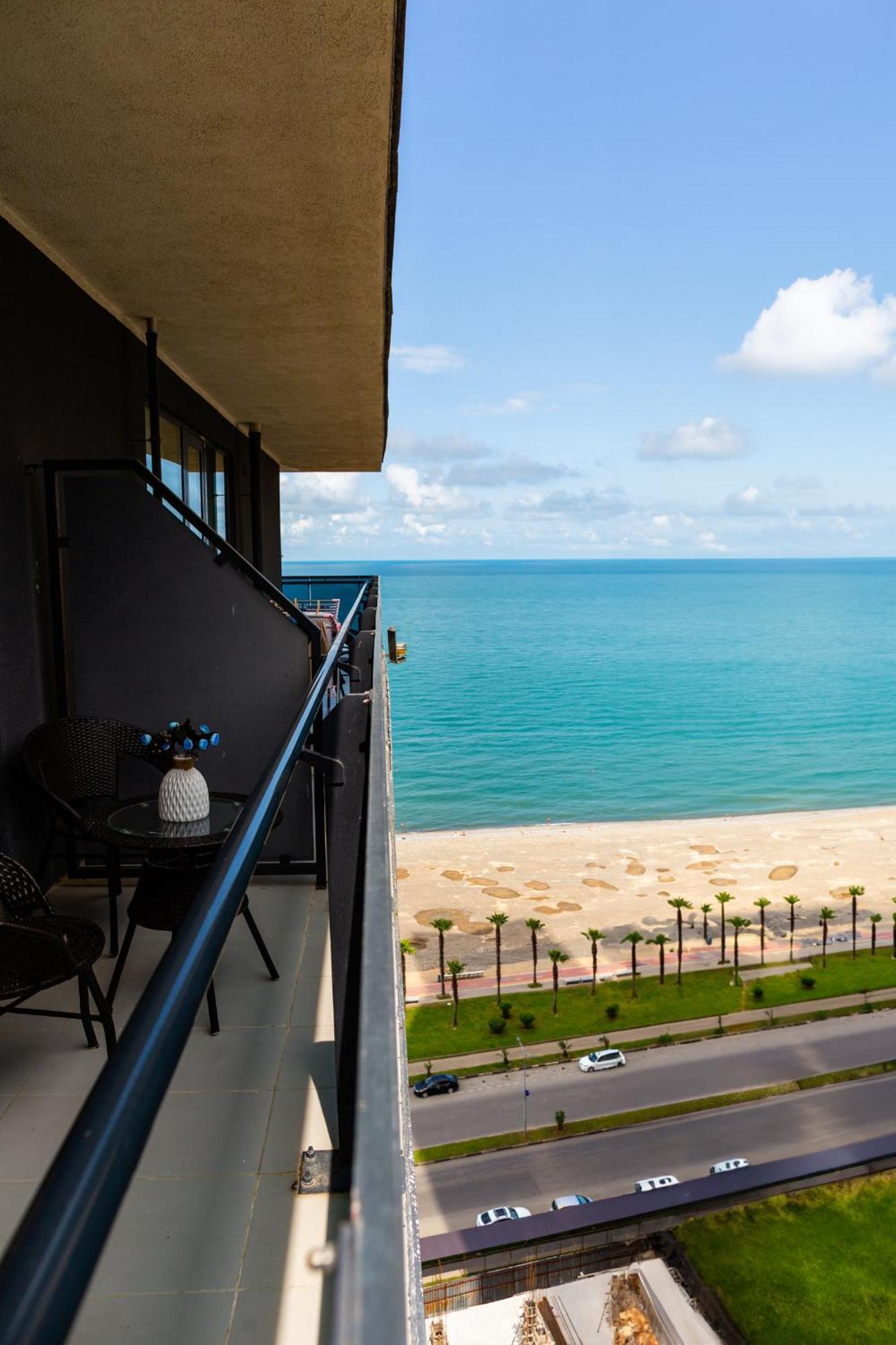 Beach Tower By G-Point Batumi Eksteriør bilde
